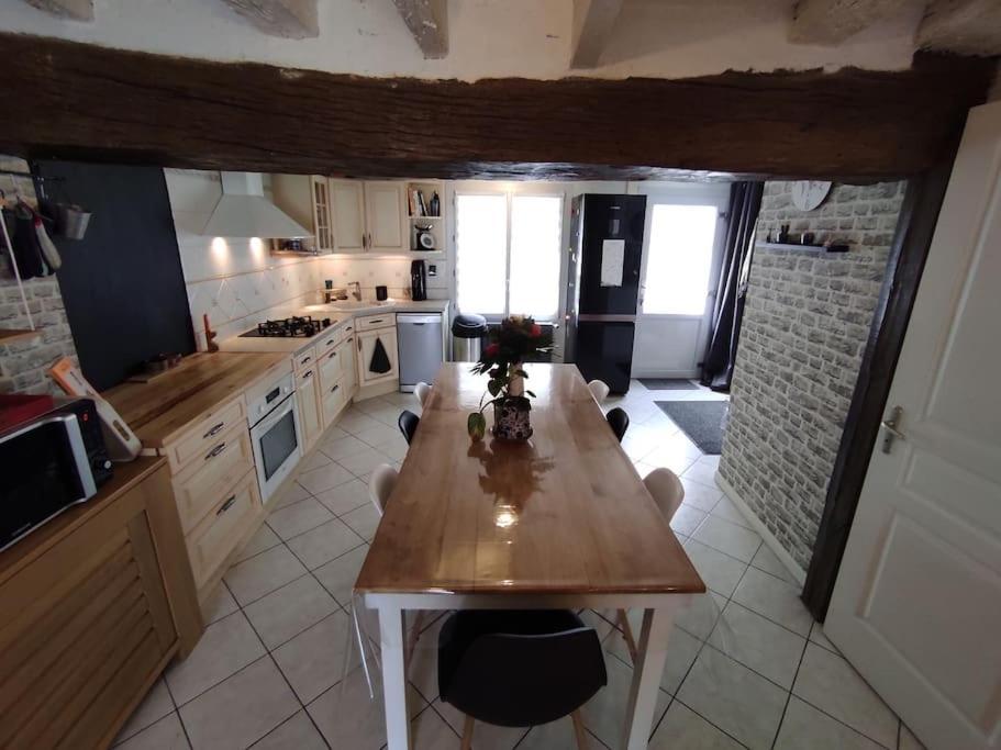 Chaleureuse Maison De Ville Avec Parking Gratuit Σινόν Εξωτερικό φωτογραφία