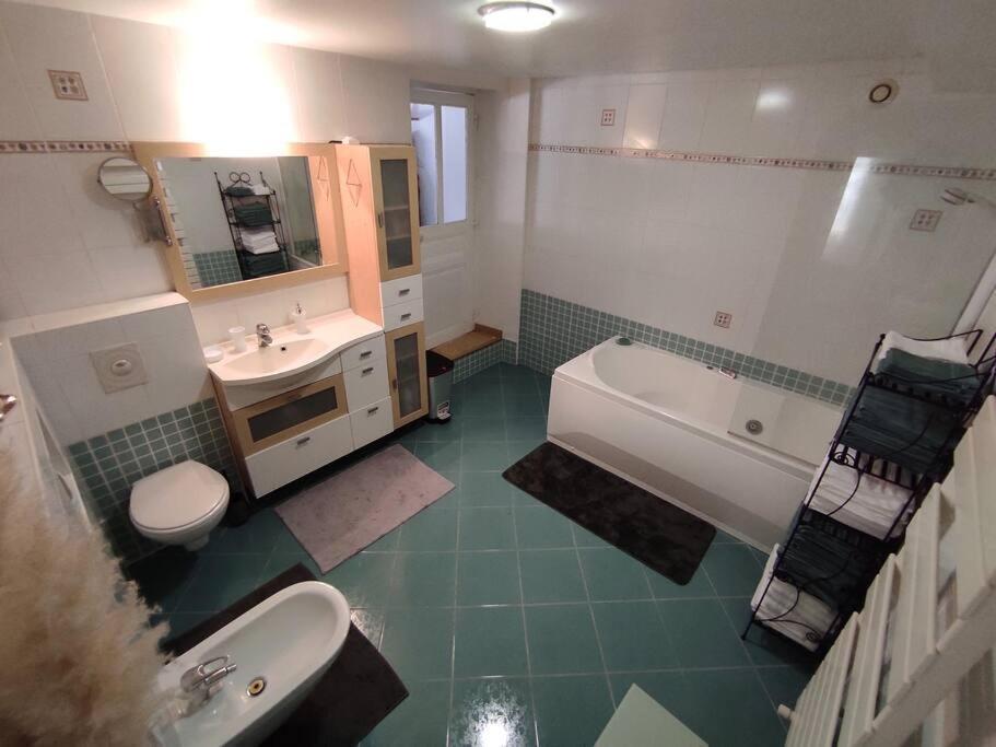 Chaleureuse Maison De Ville Avec Parking Gratuit Σινόν Εξωτερικό φωτογραφία